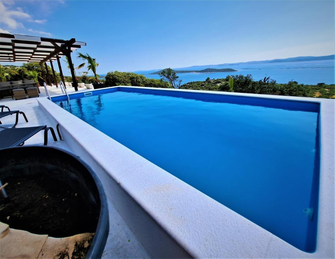 Robinson Villa