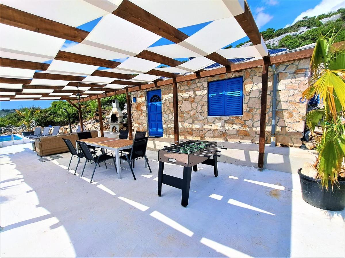 Villa Robinson Tkon