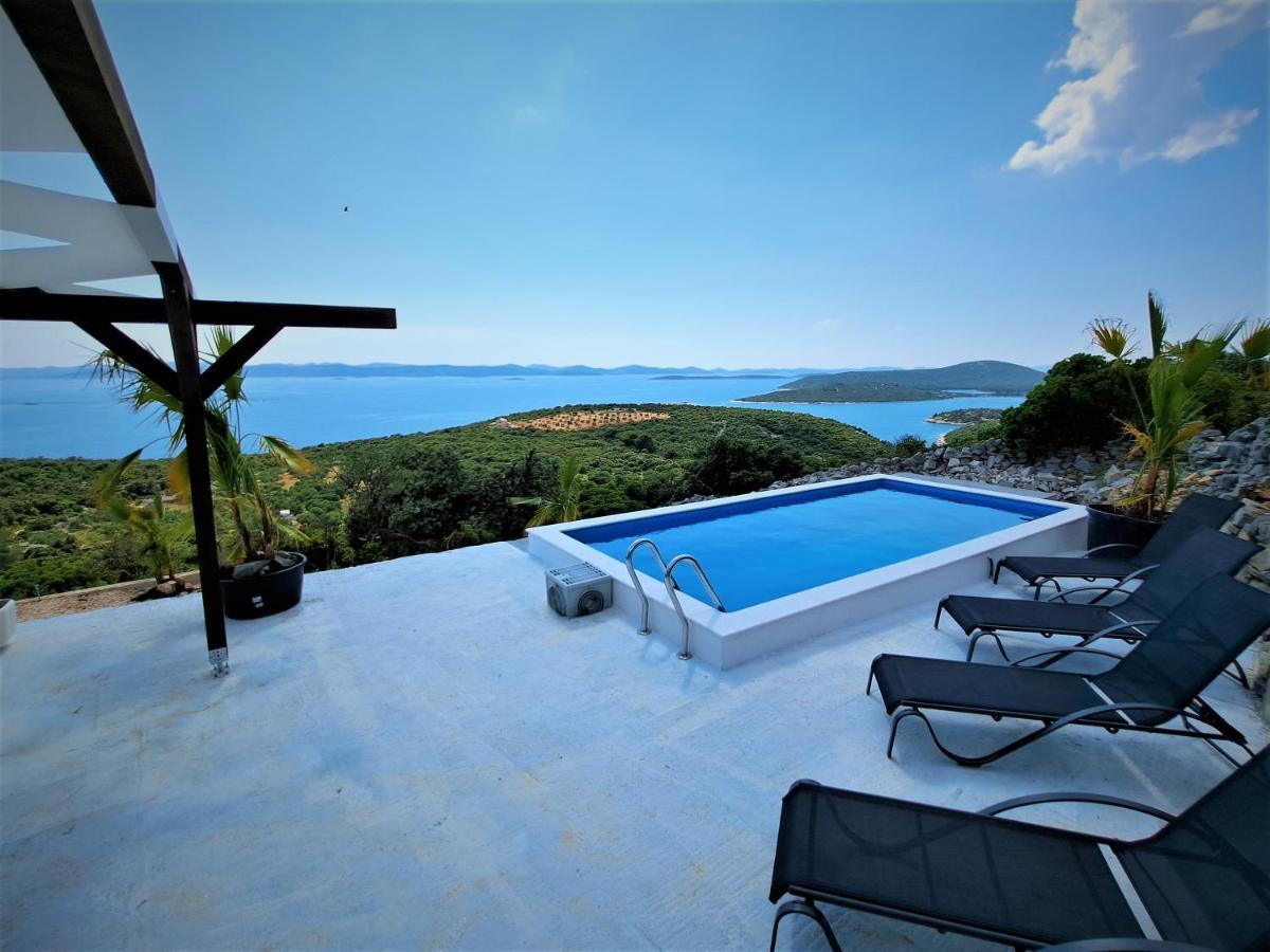 Robinson Villa