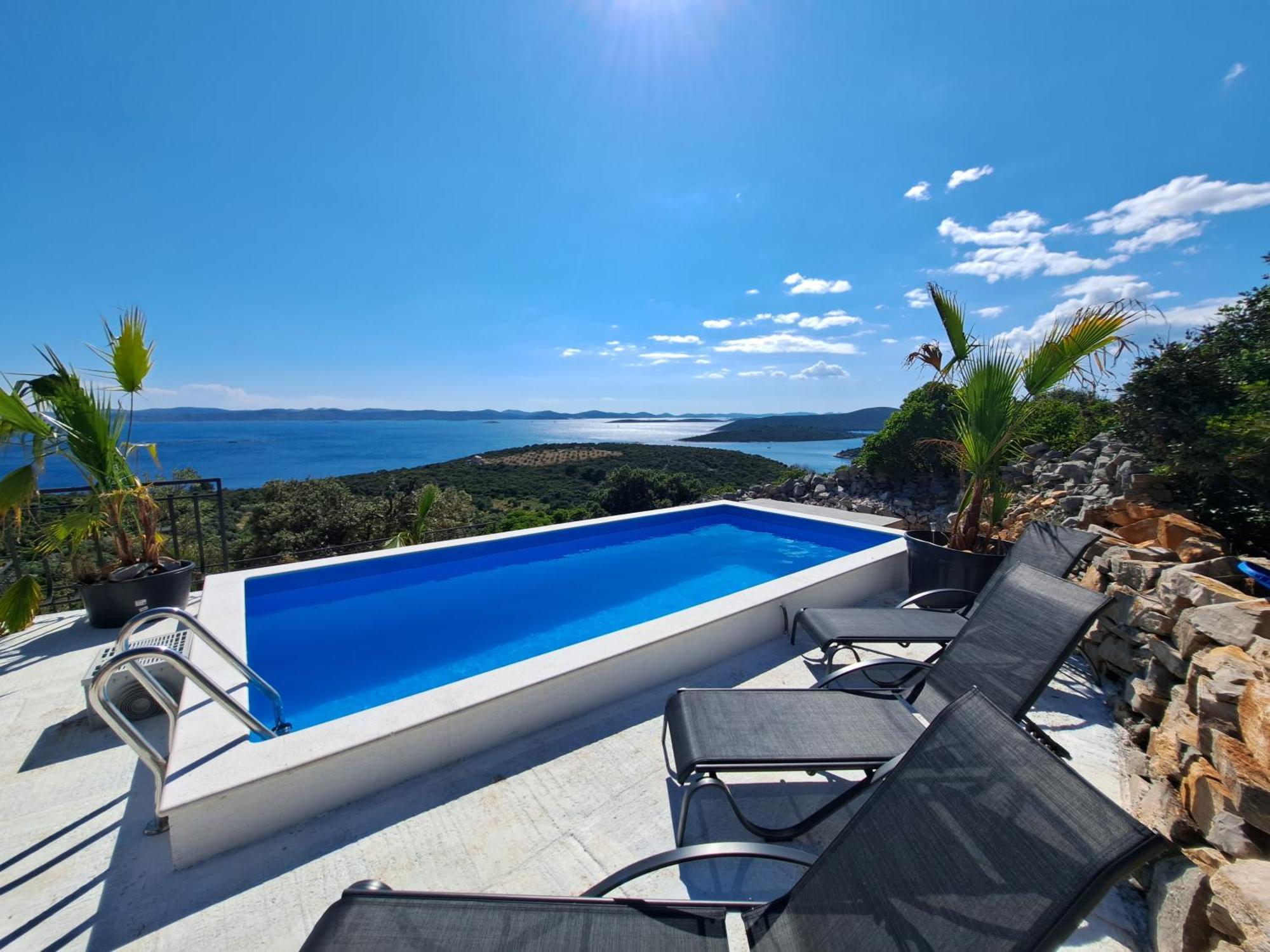 Robinson Villa Tkon